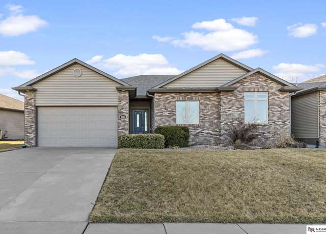 Property at 9000 Keystone Dr, Lincoln, NE 68516, 3 beds, 3 baths