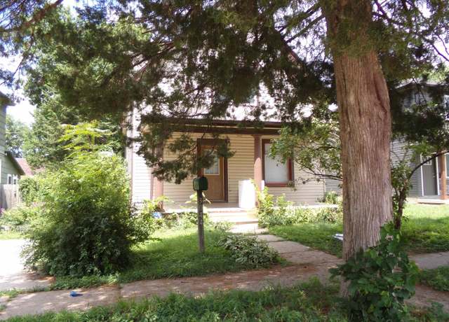 Property at 3044 S St, Lincoln, NE 68503, 4 beds, 1.5 baths