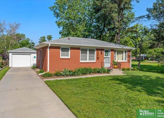 Property at 2929 N 64 St, Lincoln, NE 68507, 2 beds, 2 baths