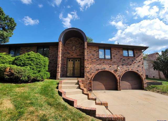 Property at 5933 La Salle St, Lincoln, NE 68516, 3 beds, 2.5 baths