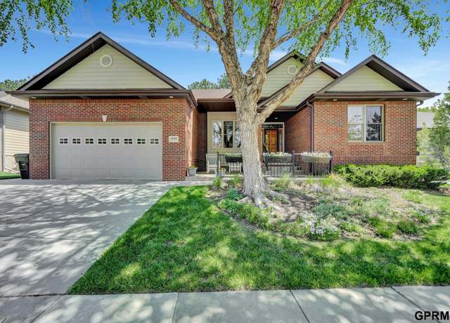Property at 4700 Firebush Ln, Lincoln, NE 68516, 4 beds, 2.5 baths