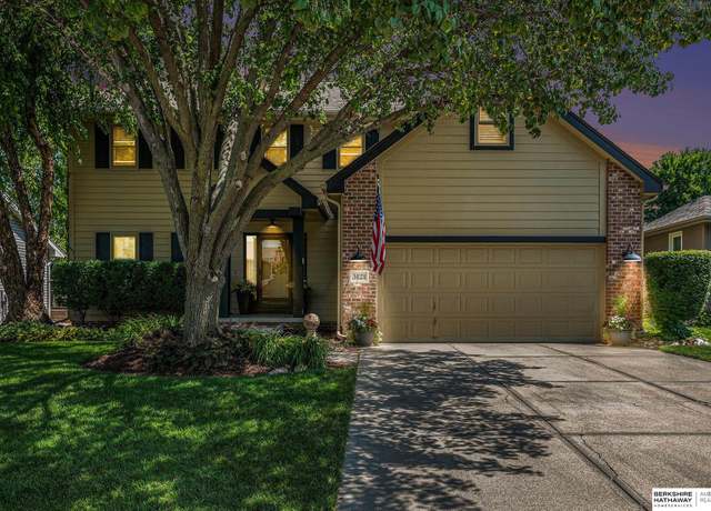 Property at 5121 N 137th St, Omaha, NE 68164, 4 beds, 3 baths