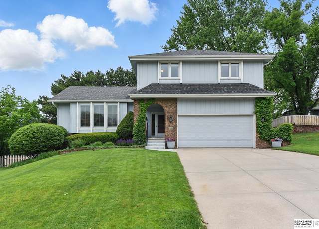 Property at 15666 Leavenworth St, Omaha, NE 68118, 4 beds, 2.5 baths