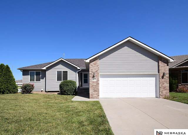 Property at 1420 Blanca Dr, Lincoln, NE 68521, 5 beds, 3 baths