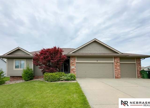 Property at 21204 Hampton Dr, Gretna, NE 68028, 4 beds, 3 baths