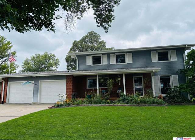Property at 1131 N 79th St, Lincoln, NE 68505, 4 beds, 3.5 baths