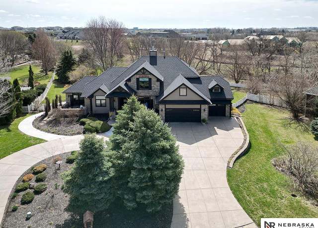 Property at 4035 S 224th Cir, Elkhorn, NE 68022, 5 beds, 3 baths