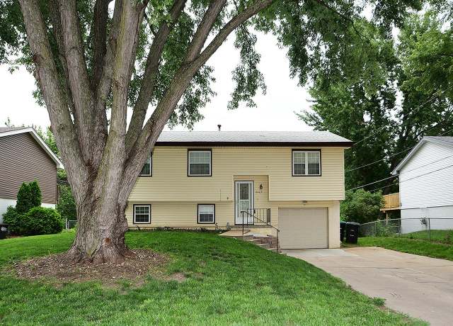 Property at 6405 N 66th St, Omaha, NE 68104, 3 beds, 1.5 baths