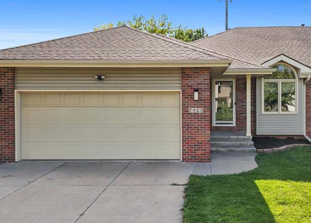 Property at 7425 S 28th St, Lincoln, NE 68516, 3 beds, 3 baths