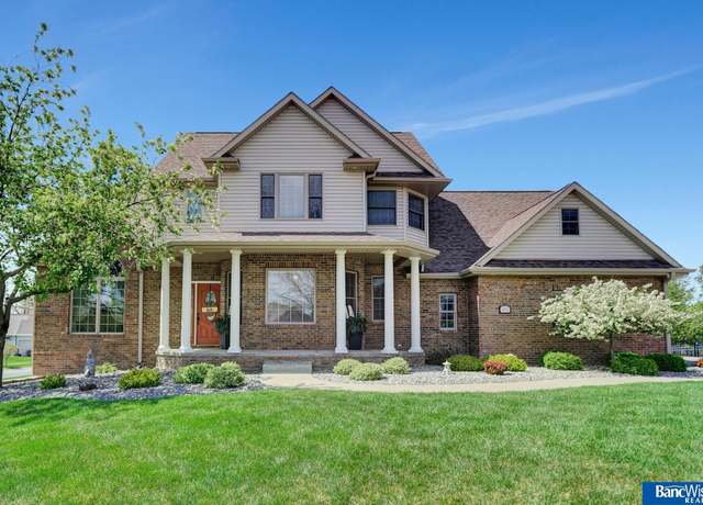 Property at 5441 S 88th St, Lincoln, NE 68526, 4 beds, 3 baths