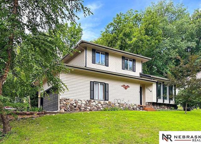 Property at 1114 Elizabeth Dr, Plattsmouth, NE 68048, 3 beds, 3.5 baths