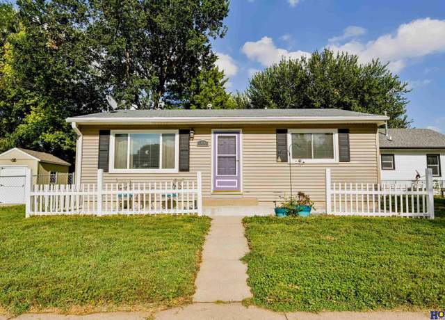 Property at 2000 Griffith St, Lincoln, NE 68503, 2 beds, 1 bath