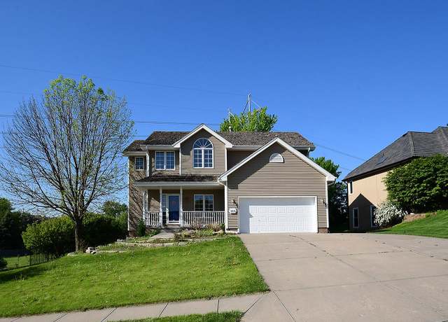 Property at 805 W Centennial Rd, Papillion, NE 68046, 5 beds, 3.5 baths