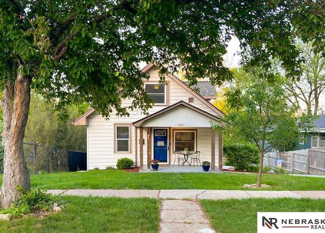 Property at 1321 S 55th Ave, Omaha, NE 68106, 4 beds, 2 baths