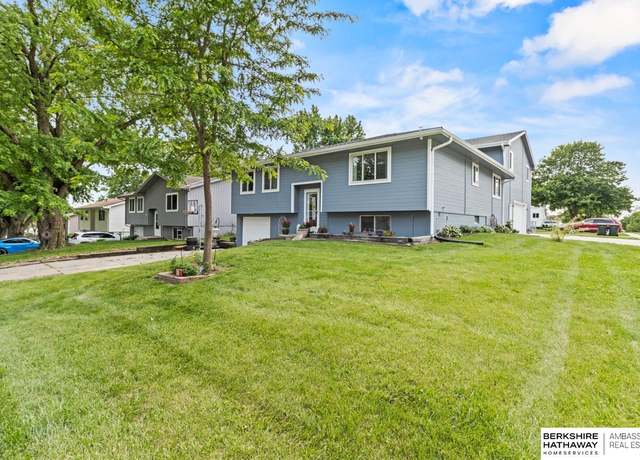 Property at 55 Hawthorne Dr, Yutan, NE 68073, 4 beds, 3.5 baths