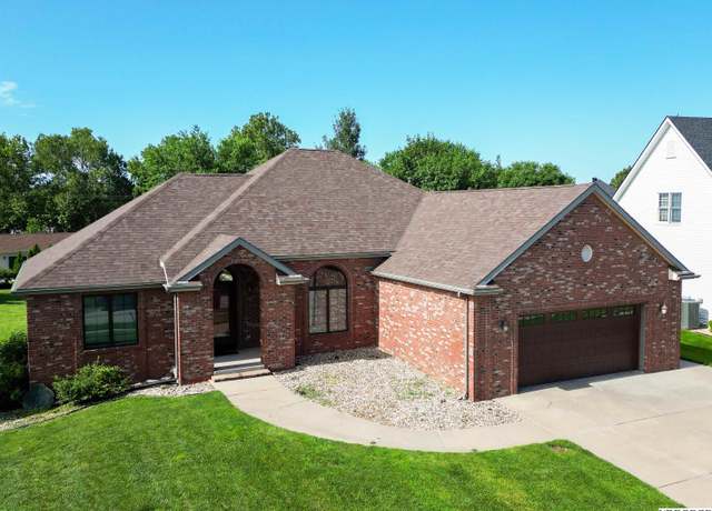 Property at 1211 Corey Dr, Blair, NE 68008, 5 beds, 3 baths