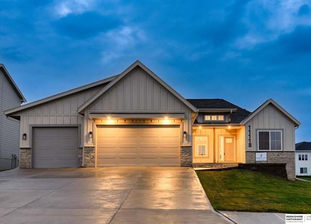 Property at 11118 N 161st St, Bennington, NE 68007, 5 beds, 3 baths