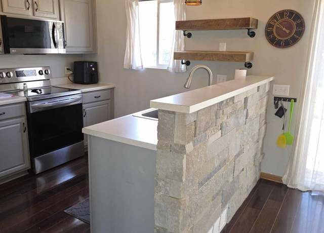 Property at 17718 Olive St, Omaha, NE 68136, 3 beds, 2 baths
