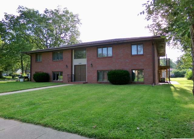 Property at 624 N 8th St, Beatrice, NE 68310, 8 beds, 4 baths