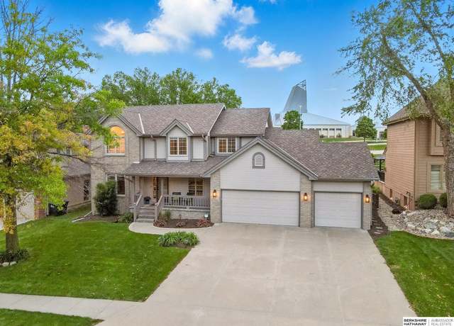 Property at 16712 V St, Omaha, NE 68135, 4 beds, 3 baths