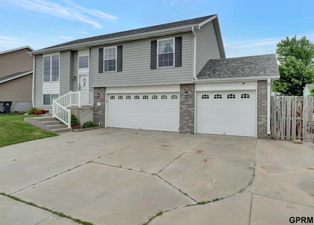 Property at 4441 W Hub Hall Dr, Lincoln, NE 68528, 3 beds, 2 baths
