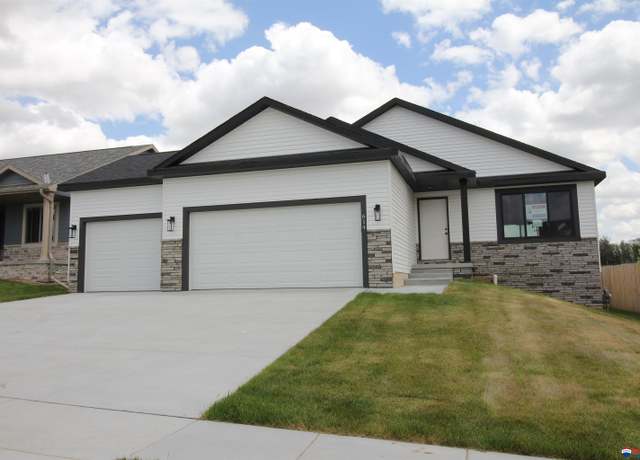 Property at 614 Woodsage Rd, Seward, NE 68434, 3 beds, 2.5 baths