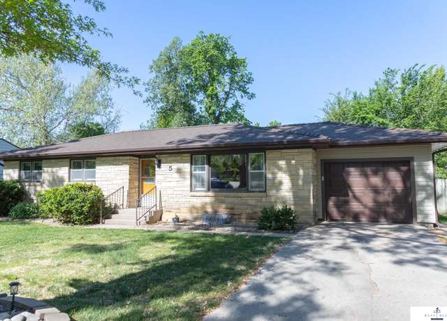 Property at 5 Fairview Dr, York, NE 68467, 4 beds, 2 baths