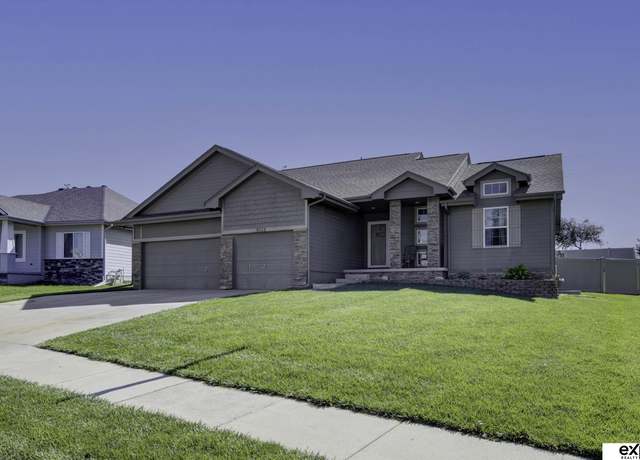 Property at 6015 S 193rd St, Omaha, NE 68135, 4 beds, 3 baths