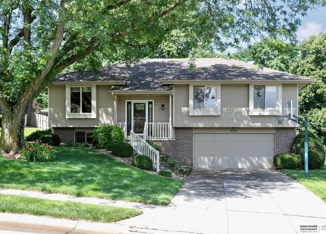 Property at 4354 S 154th St, Omaha, NE 68137, 3 beds, 2 baths