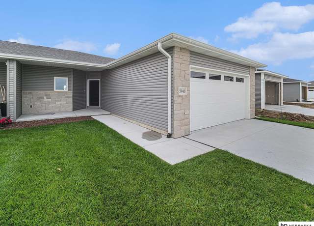 Property at 5940 Loxton St, Lincoln, NE 68526, 4 beds, 3 baths