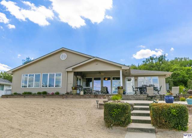 Property at S-1196 N Lake Shore Dr, Fremont, NE 68025, 3 beds, 3 baths