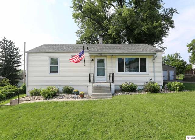 Property at 7923 Grant St, Omaha, NE 68134, 3 beds, 1.5 baths