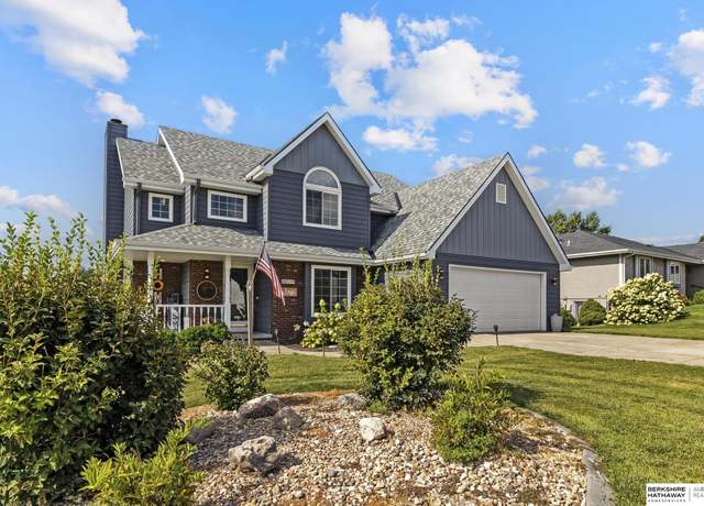 Property at 3819 Buccaneer Blvd, Plattsmouth, NE 68048, 4 beds, 3.5 baths