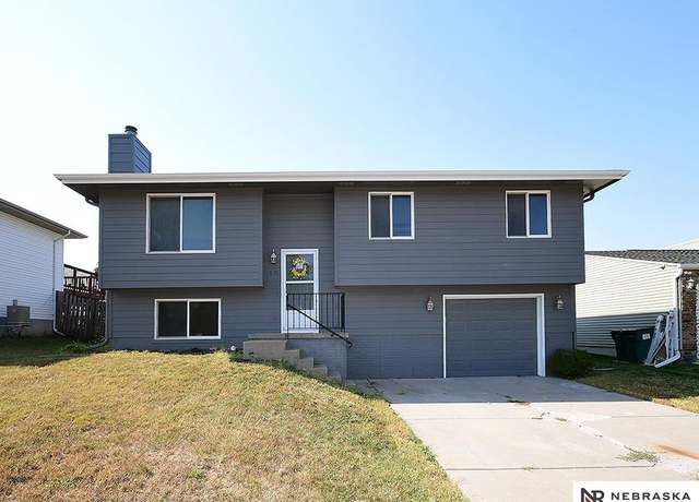 Property at 1511 SW 27 St, Lincoln, NE 68522, 4 beds, 2 baths