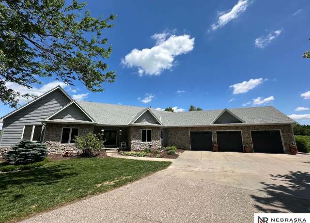 Property at 10955 N 58th Plz, Omaha, NE 68152, 3 beds, 5 baths