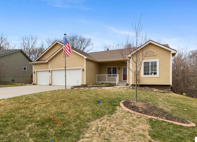 Property at 13714 S 17th St, Bellevue, NE 68123, 4 beds, 3 baths