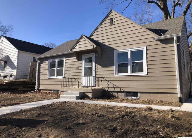 Property at 318 Hillcrest Dr, Plattsmouth, NE 68048, 2 beds, 2 baths