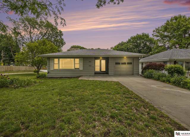Property at 1801 Franklin St, Bellevue, NE 68005, 3 beds, 2 baths