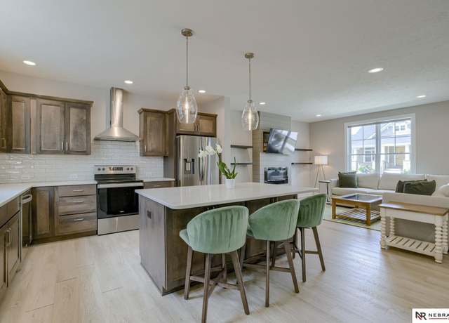 Property at 583 Blue Sage Blvd, Lincoln, NE 68521, 3 beds, 3.5 baths