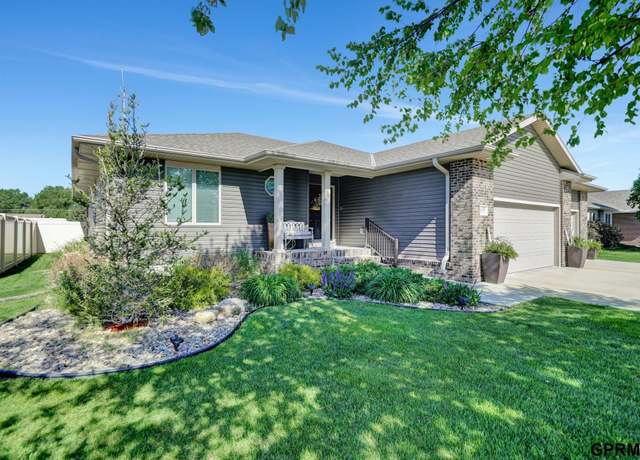 Property at 630 Redwood Rd, Grand Island, NE 68803, 4 beds, 3 baths