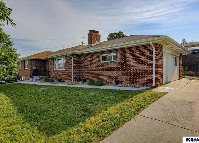 Property at 901 N 90 St N, Omaha, NE 68114, 4 beds, 3 baths