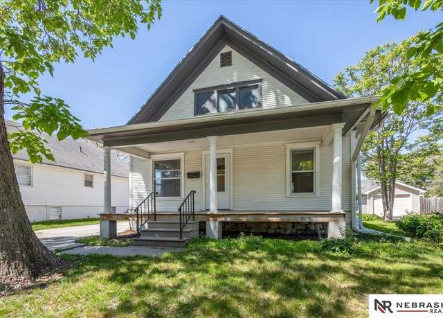 Property at 1545 Whittier St, Lincoln, NE 68503, 2 beds, 1 bath