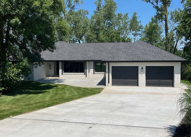 Property at 11228 N 61 Cir, Omaha, NE 68152, 5 beds, 3 baths
