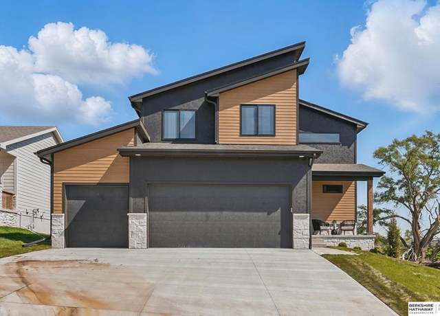 Property at 17542 Potter St, Bennington, NE 68007, 5 beds, 3.5 baths