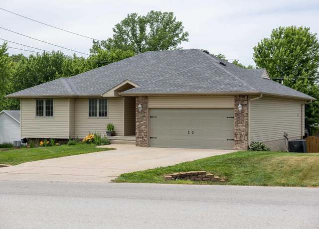 Property at 8510 12 Ave, Plattsmouth, NE 68048, 4 beds, 3.5 baths