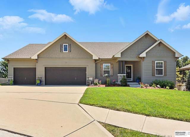 Property at 17217 Polk Cir, Omaha, NE 68135, 5 beds, 3 baths