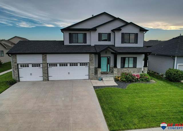 Property at 6325 Nashway Cir, Lincoln, NE 68516, 4 beds, 3.5 baths