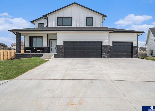 Property at 10813 S 218th St, Gretna, NE 68028, 4 beds, 2.5 baths