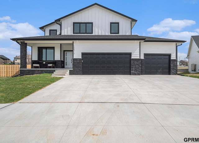 Property at 10813 S 218th St, Gretna, NE 68028, 4 beds, 2.5 baths