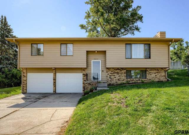 Property at 5637 S 138th Ave, Omaha, NE 68137, 3 beds, 2 baths
